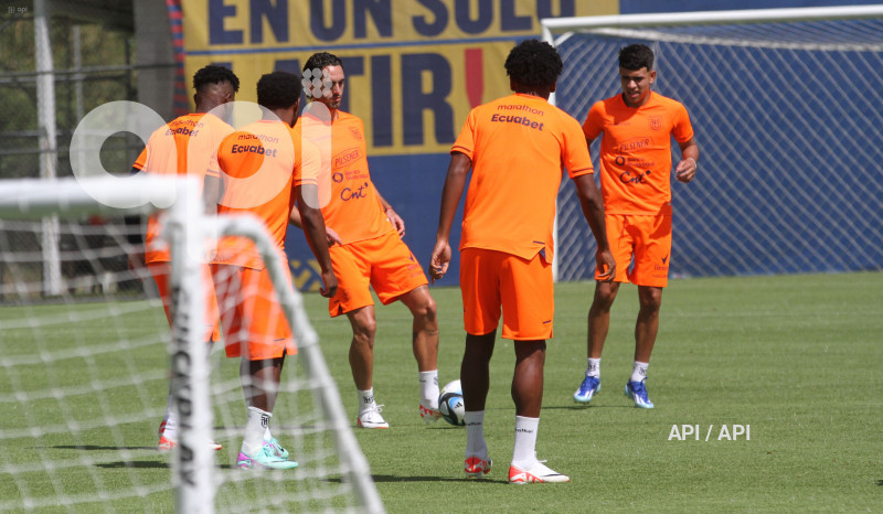 ENTRENAMIENTO SELECCION ECUADOR
