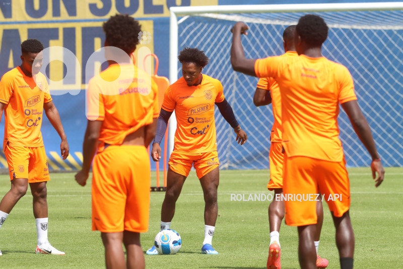 ENTRENAMIENTO SELECCIÓN ECUADOR