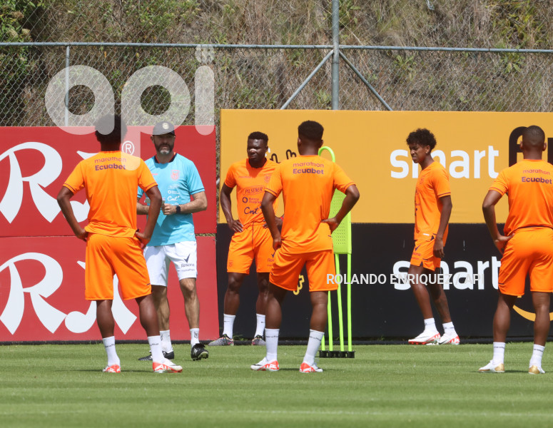 ENTRENAMIENTO SELECCIÓN ECUADOR
