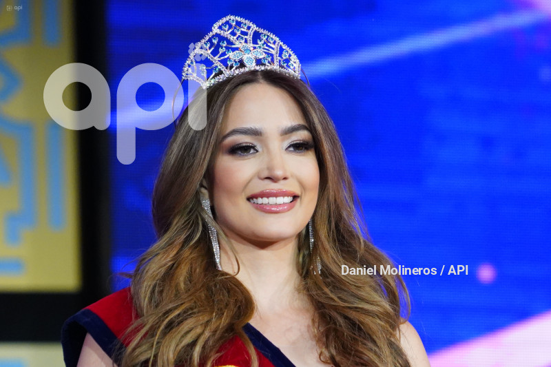 REINA QUITO CAMILA BECERRA