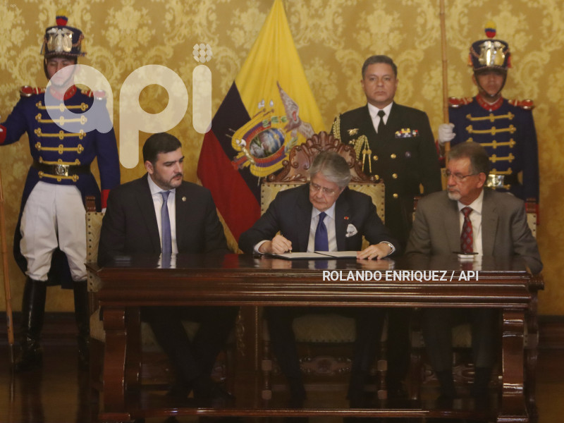 FIRMA VIADUCTO SUR GUAYAQUIL