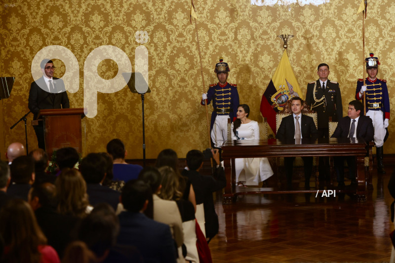 DANIEL NOBOA POSESIONA MINISTROS