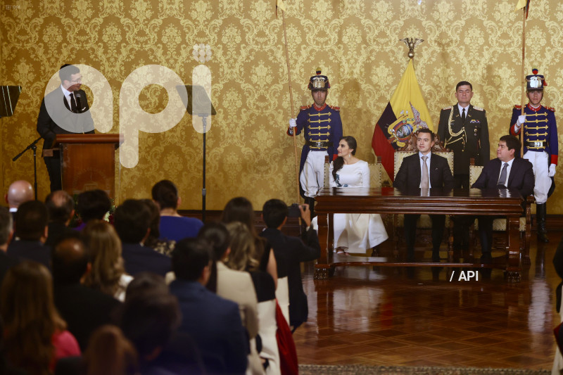 DANIEL NOBOA POSESIONA MINISTROS