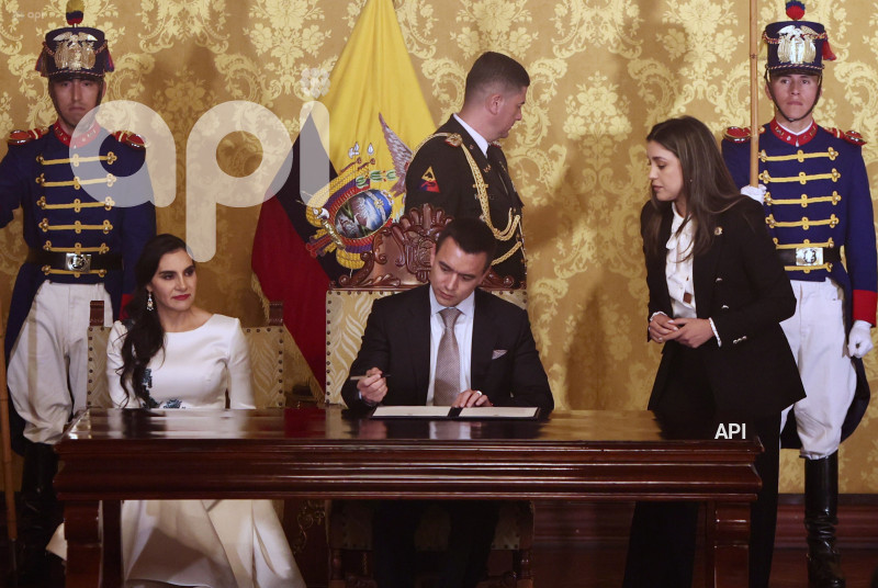 DANIEL NOBOA POSESIONA MINISTROS