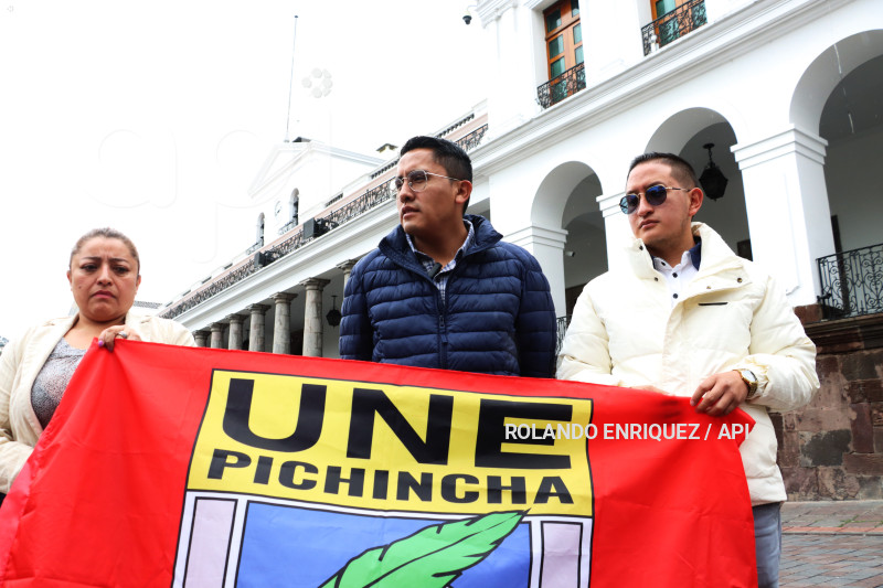 UNE-ENTRAGA-CARTA-PRESIDENTE-NOBOA