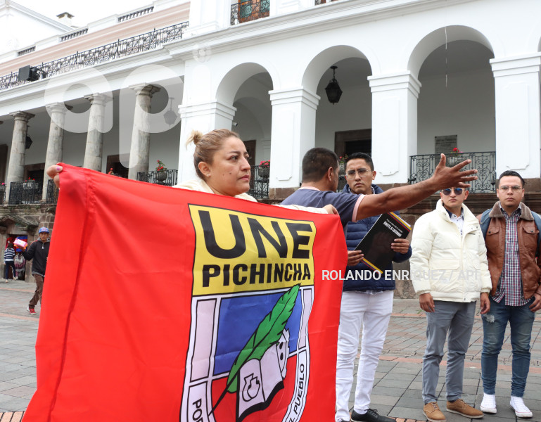 UNE-ENTRAGA-CARTA-PRESIDENTE-NOBOA