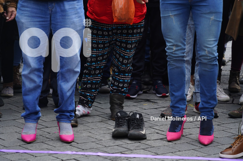 CARRERA DE TACONES