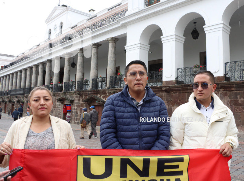 UNE-ENTRAGA-CARTA-PRESIDENTE-NOBOA