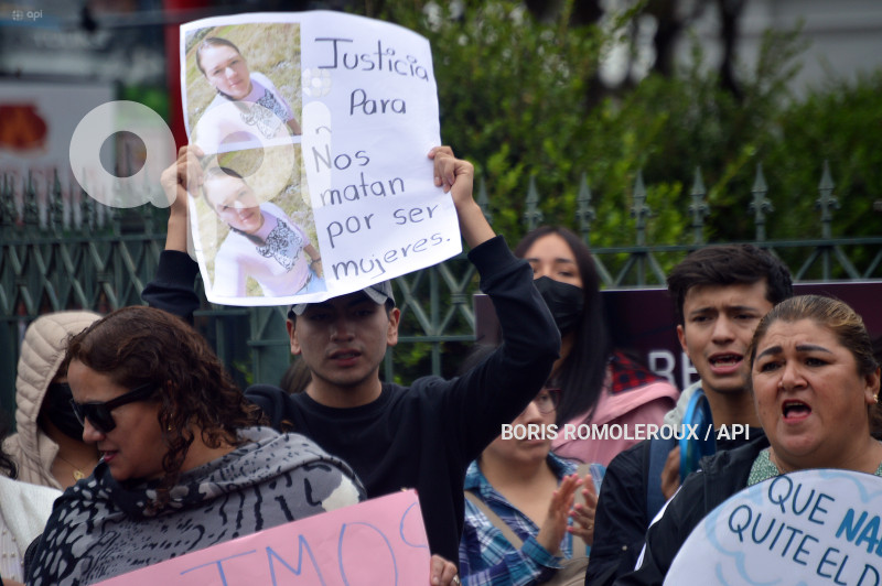 CUENCA-PLANTON-JUSTICIA PARA PRISCILA