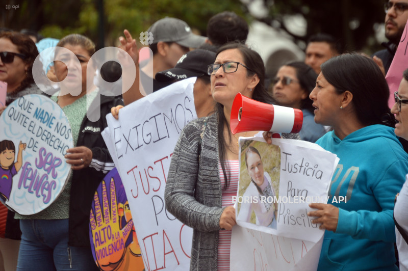 CUENCA-PLANTON-JUSTICIA PARA PRISCILA