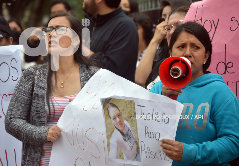 CUENCA-PLANTON-JUSTICIA PARA PRISCILA