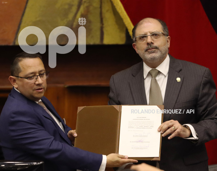 POSESION-CONTRALOR-MAURICIO-TORRES