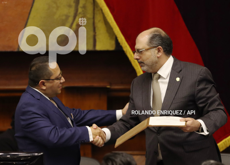 POSESION-CONTRALOR-MAURICIO-TORRES