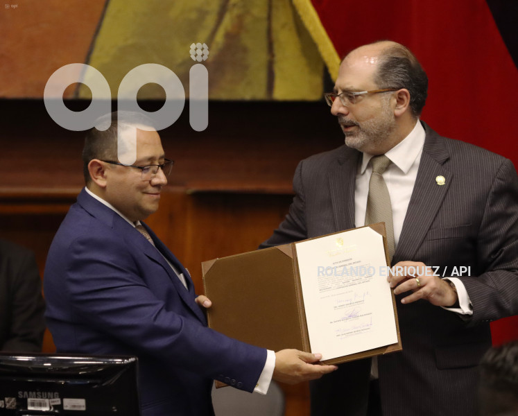 POSESION-CONTRALOR-MAURICIO-TORRES