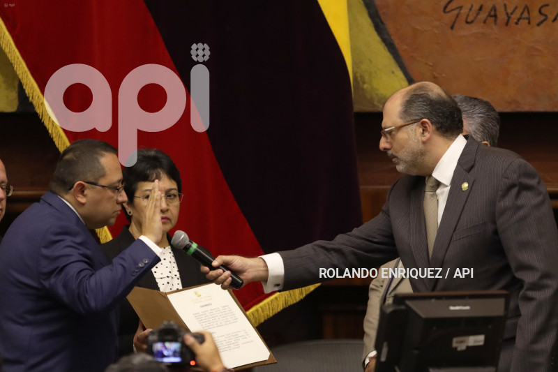 POSESION-CONTRALOR-MAURICIO-TORRES
