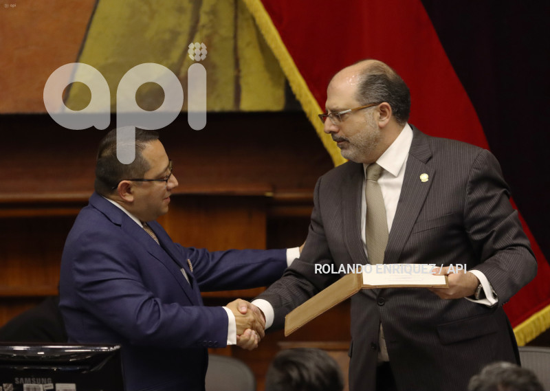 POSESION-CONTRALOR-MAURICIO-TORRES