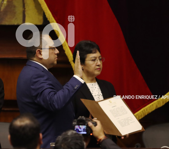 POSESION-CONTRALOR-MAURICIO-TORRES