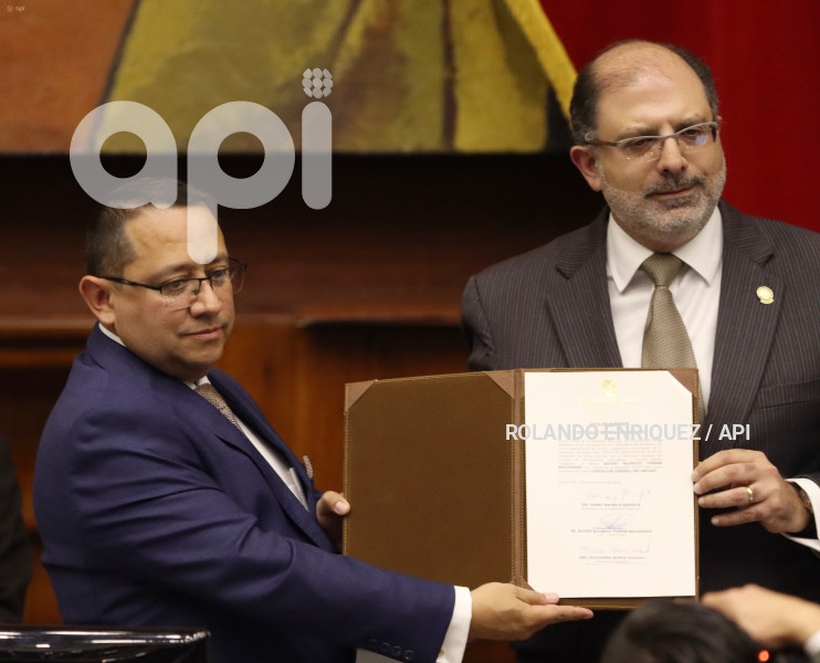 POSESION-CONTRALOR-MAURICIO-TORRES