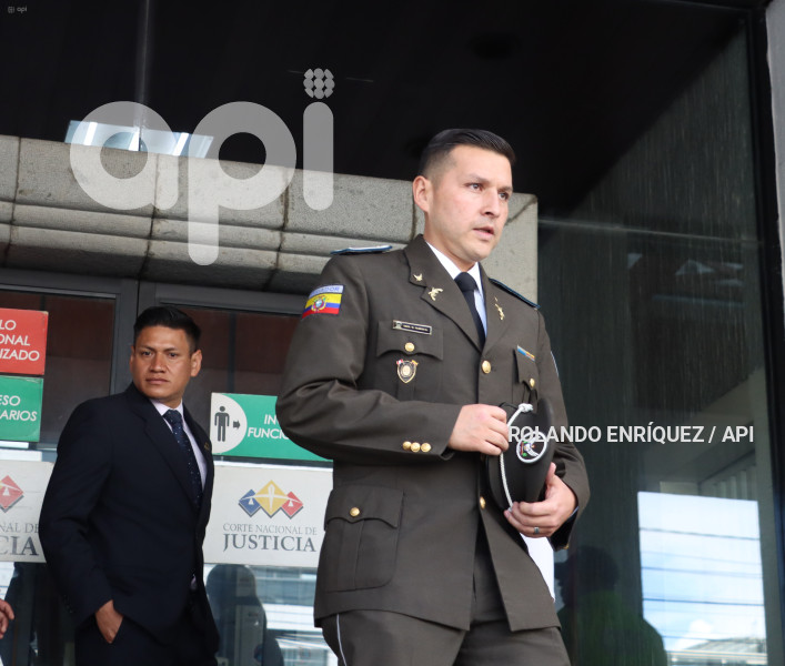 PLANTON-POLICIA-SANTIAGO-OLMEDO