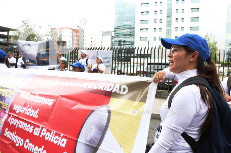 PLANTON-POLICIA-SANTIAGO-OLMEDO