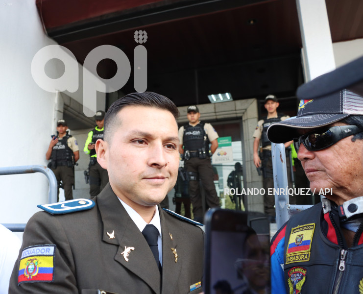 PLANTON-POLICIA-SANTIAGO-OLMEDO