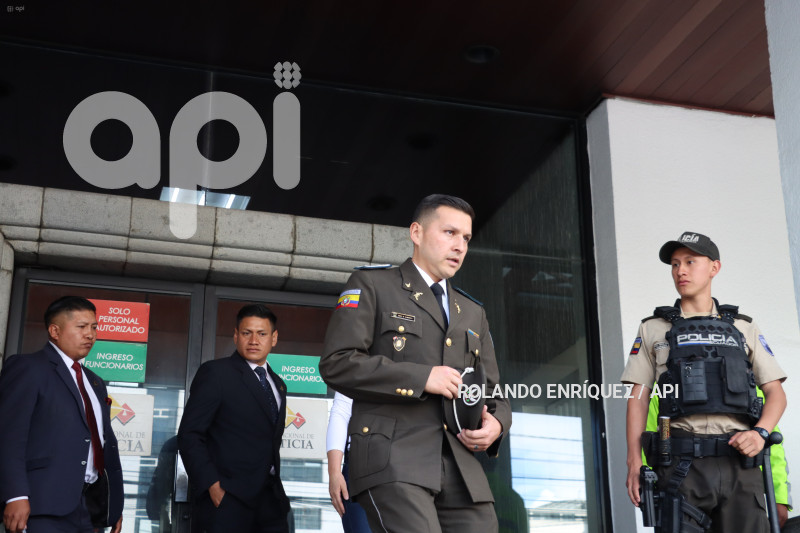 PLANTON-POLICIA-SANTIAGO-OLMEDO