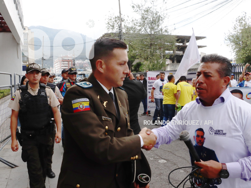 PLANTON-POLICIA-SANTIAGO-OLMEDO