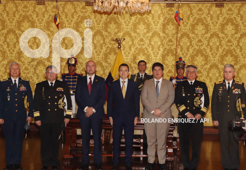 NOBOA-POSESION-ALTO-MANDO-MILITAR