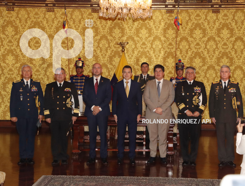 NOBOA-POSESION-ALTO-MANDO-MILITAR