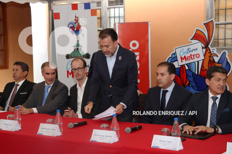 RUEDA-PRENSA-INICIO-OPRACIONES-METRO-QUITO