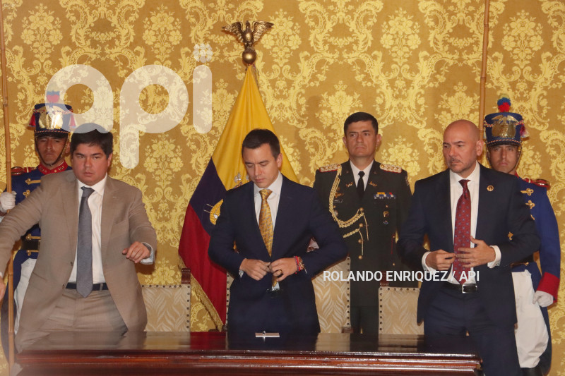 NOBOA-POSESION-ALTO-MANDO-MILITAR