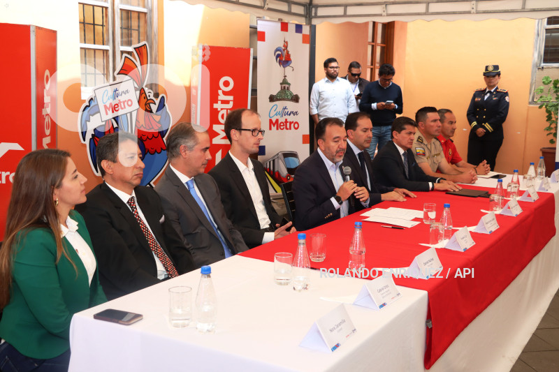 RUEDA-PRENSA-INICIO-OPRACIONES-METRO-QUITO