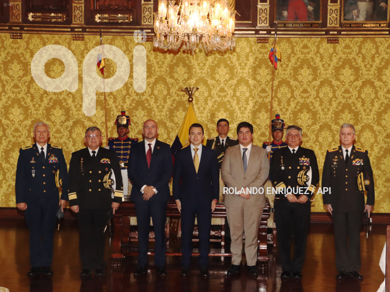 NOBOA-POSESION-ALTO-MANDO-MILITAR