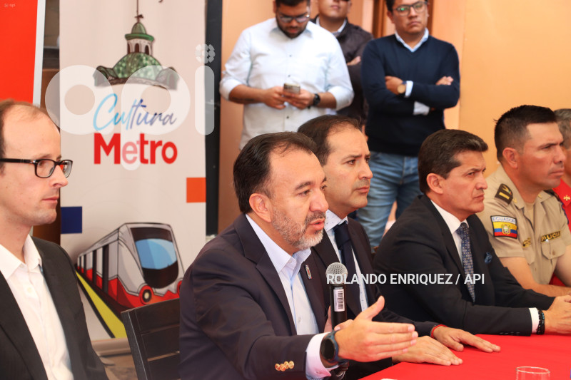 RUEDA-PRENSA-INICIO-OPRACIONES-METRO-QUITO