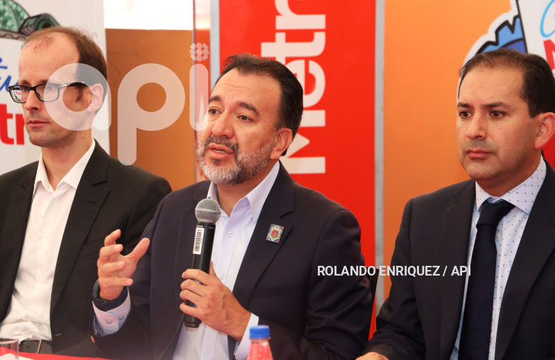 RUEDA-PRENSA-INICIO-OPRACIONES-METRO-QUITO
