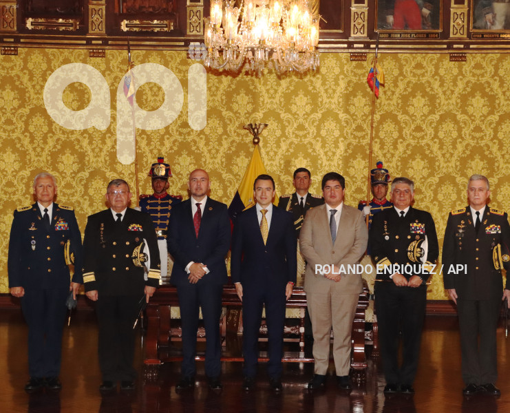 NOBOA-POSESION-ALTO-MANDO-MILITAR