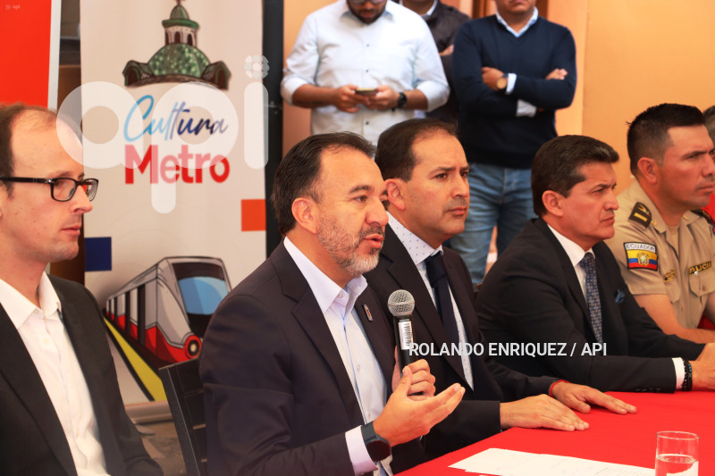 RUEDA-PRENSA-INICIO-OPRACIONES-METRO-QUITO
