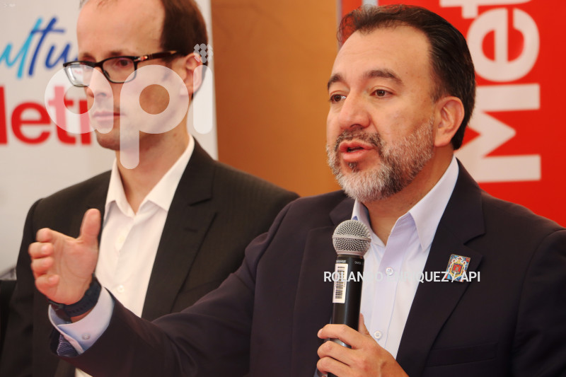 RUEDA-PRENSA-INICIO-OPRACIONES-METRO-QUITO