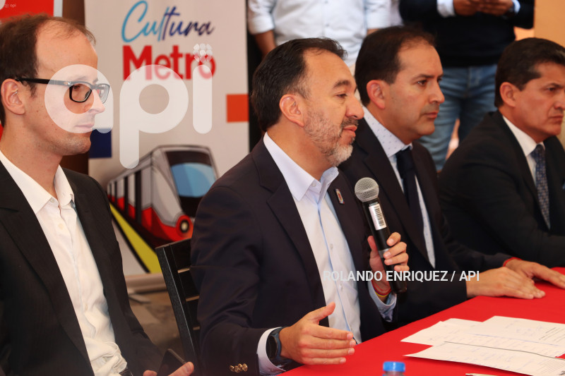 RUEDA-PRENSA-INICIO-OPRACIONES-METRO-QUITO