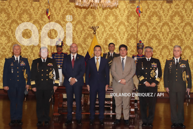 NOBOA-POSESION-ALTO-MANDO-MILITAR