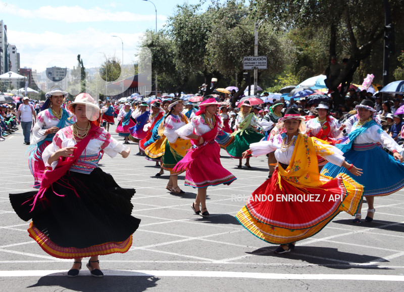 DESFILE-CONFRATERNIDAD-FIESTAS-QUITO