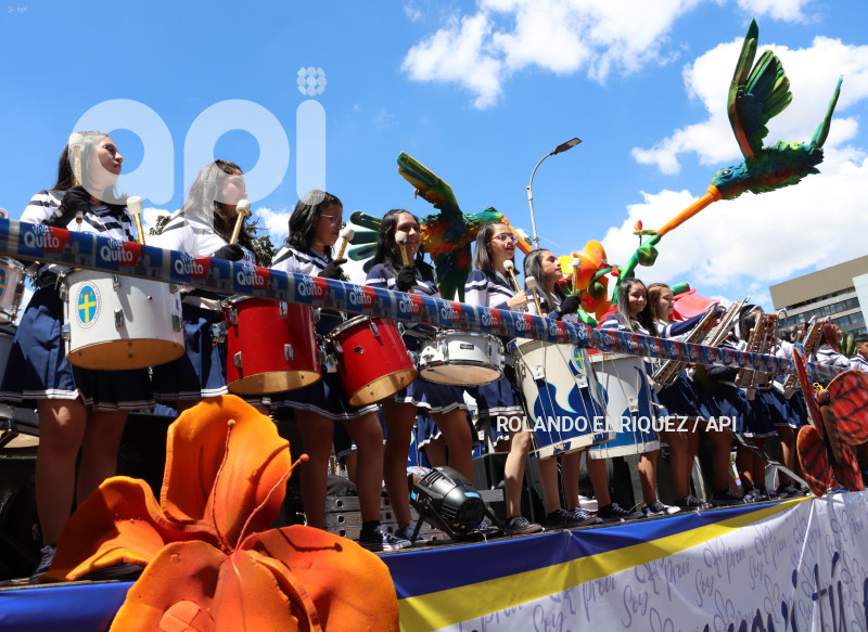 DESFILE-CONFRATERNIDAD-FIESTAS-QUITO