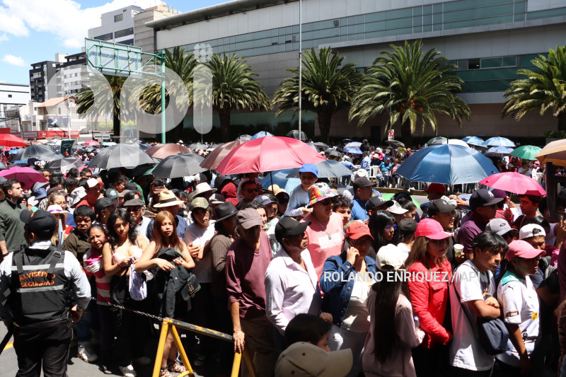 DESFILE-CONFRATERNIDAD-FIESTAS-QUITO