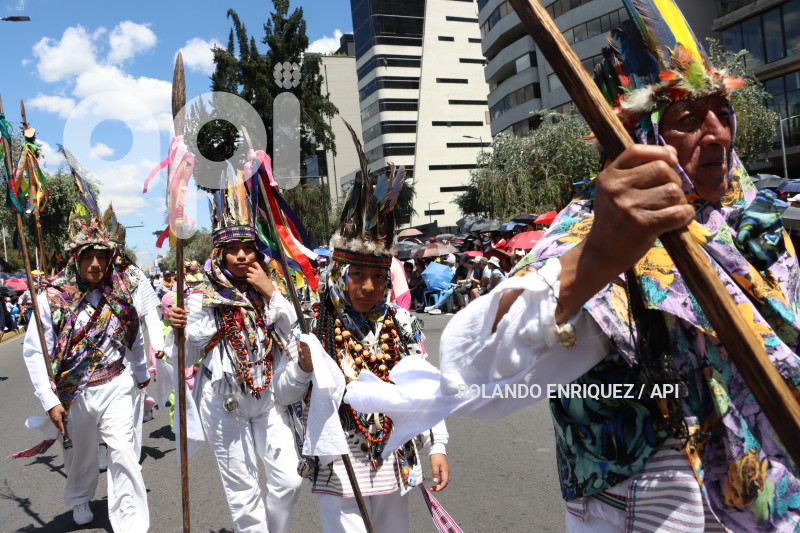 DESFILE-CONFRATERNIDAD-FIESTAS-QUITO
