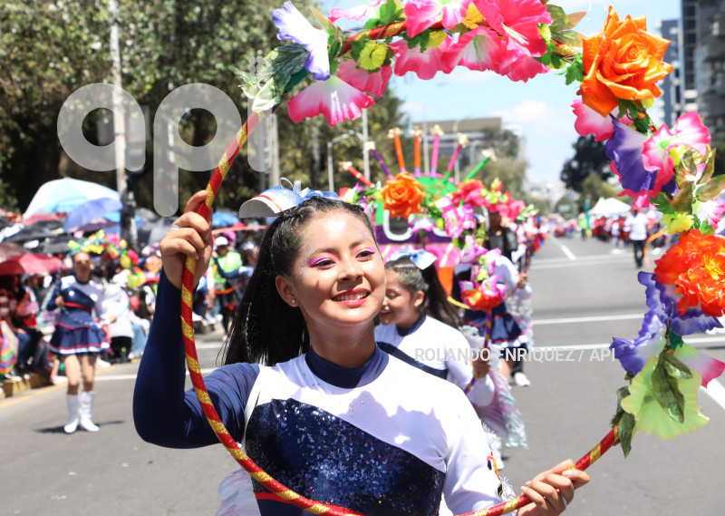 DESFILE-CONFRATERNIDAD-FIESTAS-QUITO