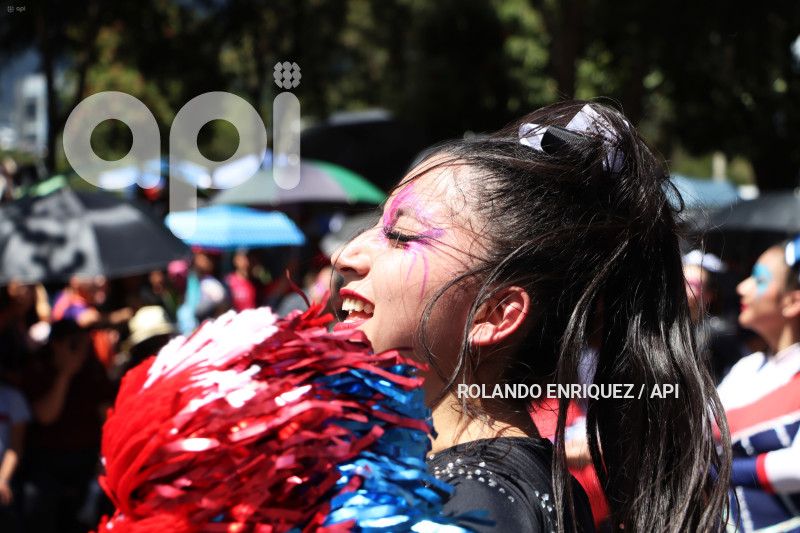DESFILE-CONFRATERNIDAD-FIESTAS-QUITO