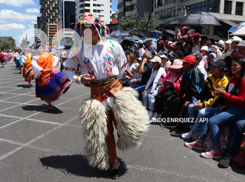 DESFILE-CONFRATERNIDAD-FIESTAS-QUITO