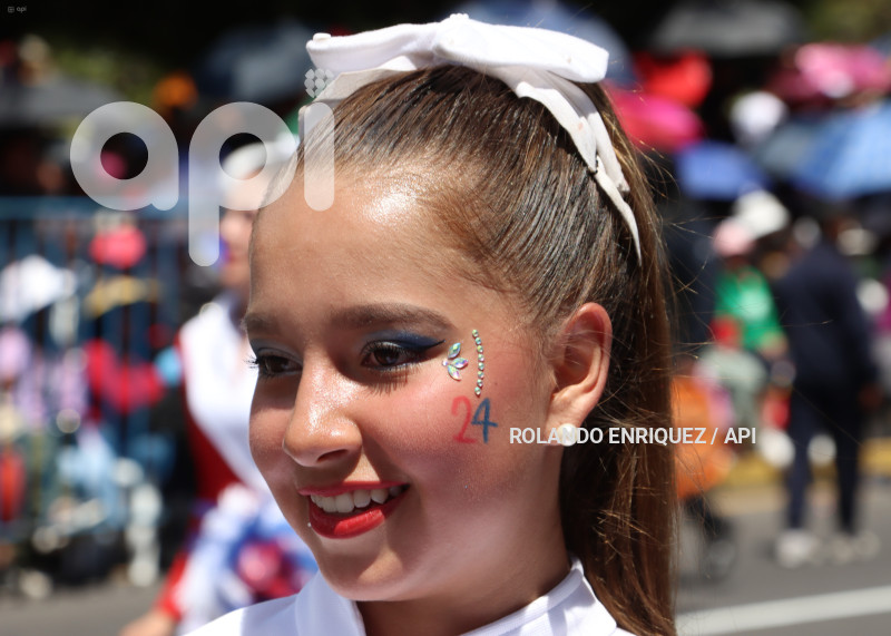 DESFILE-CONFRATERNIDAD-FIESTAS-QUITO
