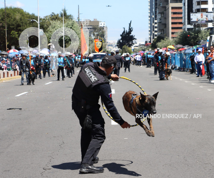 DESFILE-CONFRATERNIDAD-FIESTAS-QUITO