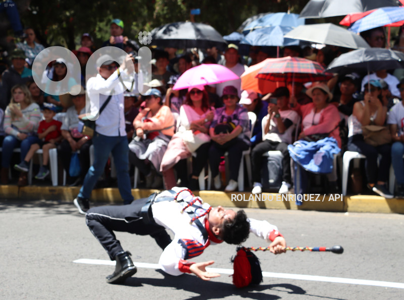 DESFILE-CONFRATERNIDAD-FIESTAS-QUITO